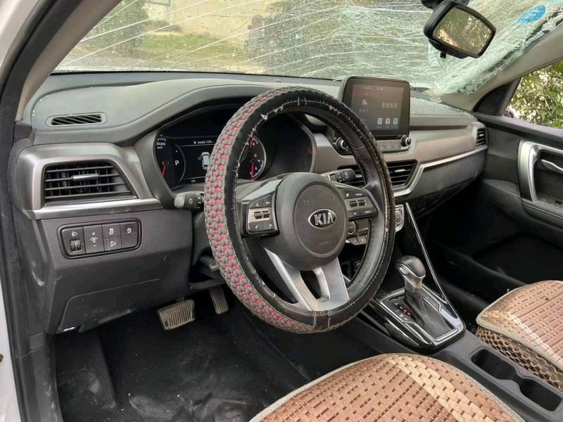 事故車荷澤市19年起亞智跑SUV